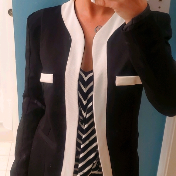 Black with white classic blazer - Picture 2 of 5